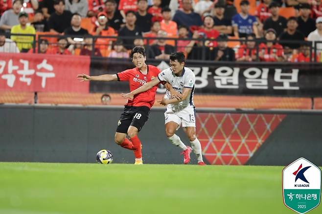 강원FC와 김천 상무가 득점 없이 비겼다. (한국프로축구연맹 제공)