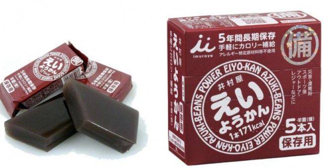 일본 양갱 제조사 이무라야의 초콜릿 팥 양갱. 어둠 속에서도 쉽게 찾을 수 있도록 포장지에 야광으로 '備(준비할 비)' 스티커를 부착했다. 이무라야 캡처