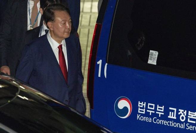 12·3 비상계엄과 관련해 특검의 수사를 받는 윤석열 전 대통령이 지난 7월9일 서울 서초구 서울중앙지법에서 열린 구속 전 피의자 심문(영장실질심사)이 끝난 뒤 법원을 떠나고 있다.ⓒ연합뉴스