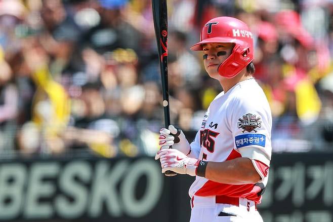 올해에만 햄스트링(허벅지 뒤 근육)을 세 번째 다친 KIA 김도영이 시즌을 조기 마감한다. 풀타임 첫해였던 지난해 최우수선수(MVP)에 올랐던 김도영은 데뷔 후 최소 경기(30경기) 출전에 그쳤다. KIA 제공