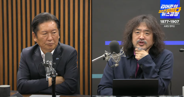 정청래(왼쪽) 더불어민주당 당대표가 5일 유튜브 채널 김어준의 뉴스공장에 출연했다. 유튜브 캡처