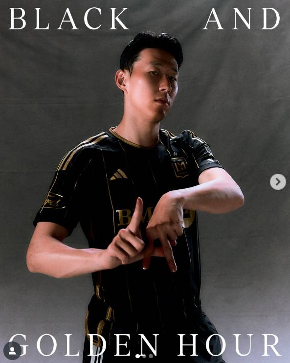 LAFC 손흥민이 양손으로 LA를 만드는 포즈를 취하고 있다. [사진 LAFC 인스타그램]