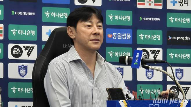 신태용 울산 HD 신임 감독이 9일 오후 7시30분 울산문수축구경기장에서 ‘하나은행 K리그1 2025’ 25라운드 제주 SK와 홈경기 전 공식 기자회견에 임하고 있다. 김영건 기자