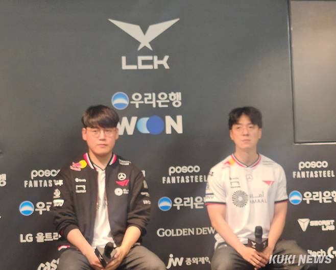 ‘구마유시’ 이민형과 김정균 T1 감독이 9일 서울 종로구 LCK 아레나에서 열린 2025 LoL 챔피언스 코리아(LCK) 정규 시즌 4라운드 농심과 경기가 끝난 뒤 기자회견에 참석하고 있다. 송한석 기자