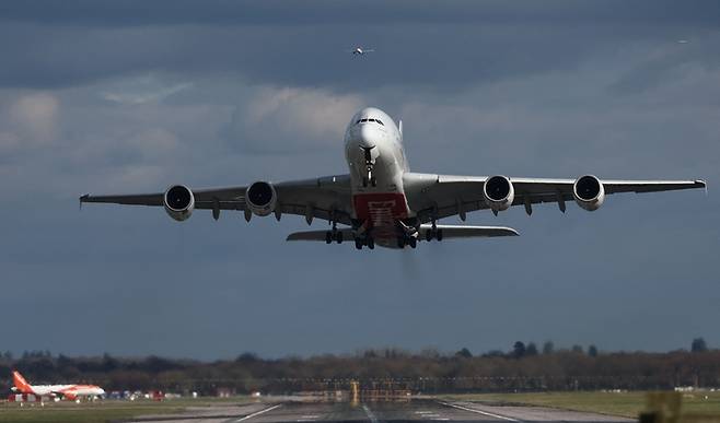 에미레이트항공이 보유한 대형 A380 여객기 [사진 출처 = AFP 연합뉴스]