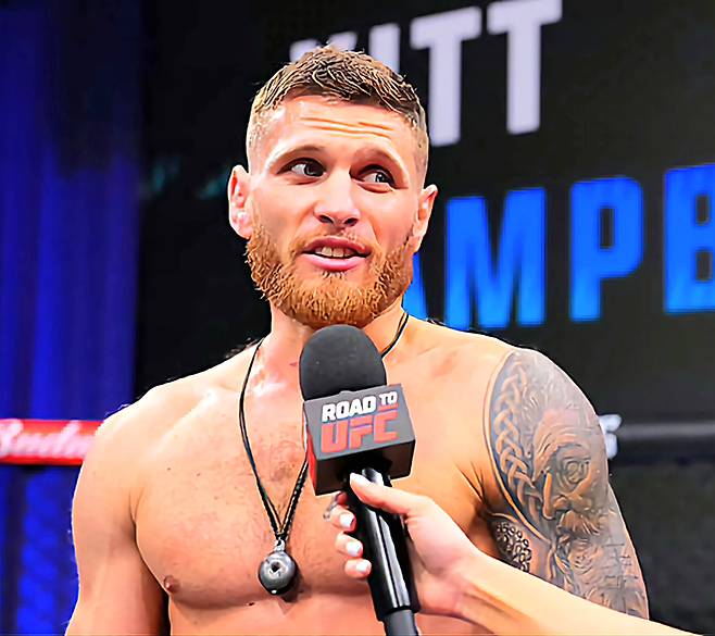 호주 2개 단체 웰터급 챔피언 키트 캠벨이 2025년 5월 중국 퍼포먼스 인스티튜트 상하이에서 Road to UFC 시즌4 준준결승 쇼케이스 승리 인터뷰를 하고 있다. 사진=TKO