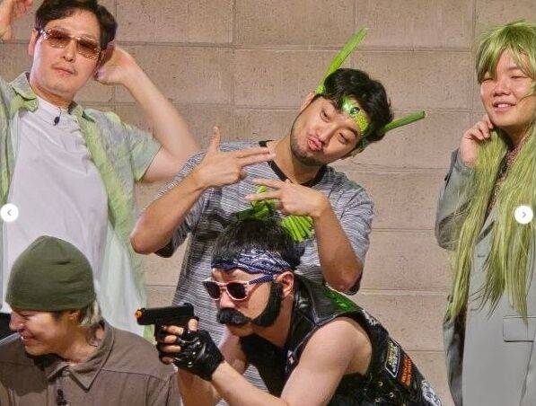 파김치갱 5인조.(뒷줄 왼쪽 위부터 시계방향으로 김풍, 침착맨, 곽튜브, 빠니보틀, 키드밀리) / 빠니보틀 소셜미디어