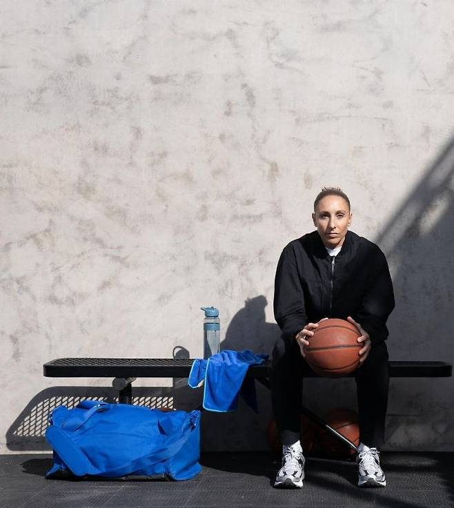 [뉴시스] 미국 농구선수 다이애나 타우라시가 은퇴 후 다큐멘터리 기자회견에서 선수 시절 급여와 관련한 일침을 날렸다. 2025.08.08. (사진=다이애나 타우라시 인스타그램 캡처). *재판매 및 DB 금지