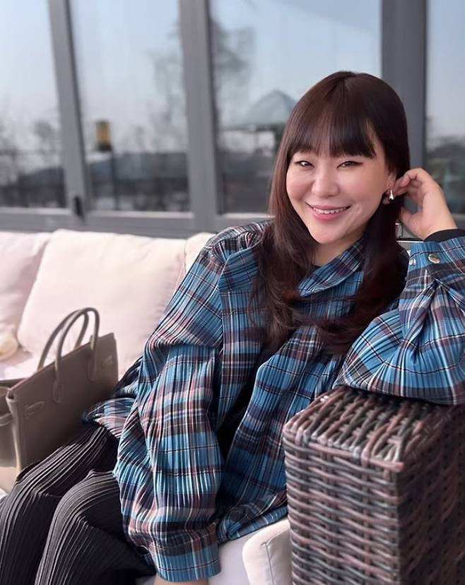 코미디언 정주리가 최근 허위광고 의혹을 받은 한 화장품 업체 홍보에 참여한 것을 사과했다. 정주리 인스타그램