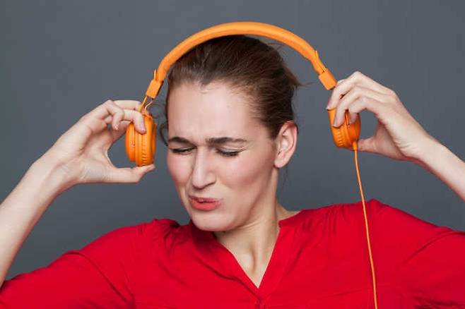 음악을 제대로 즐기지 못하는 사람들은 청각 네트워크와 뇌의 보상 회로 연결에 결함이 있다는 연구 결과가 나왔다.  벡셀즈 제공