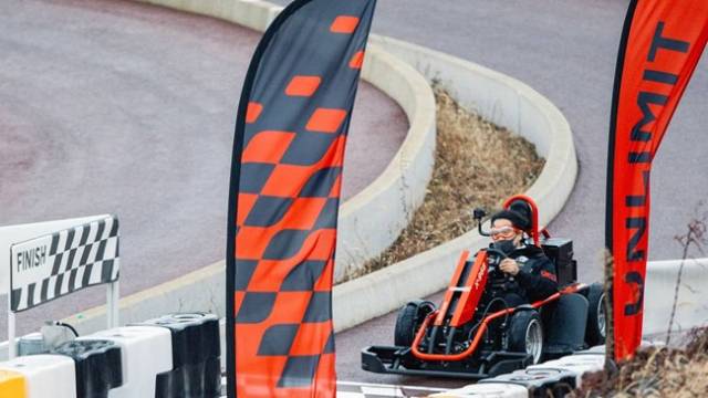 9.81파크 제주에서 한 이용자가 레이싱을 즐기고 있다. 사진 제공=모노리스