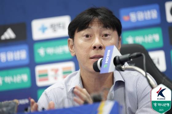 신태용 감독이 발언하고 있다. /사진=한국프로축구연맹 제공