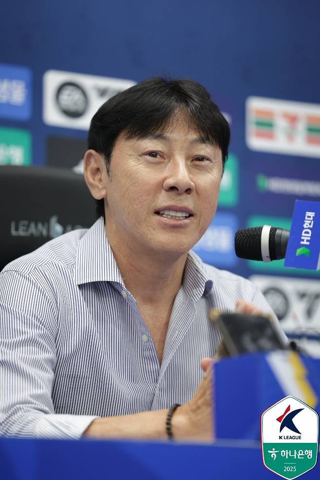 신태용 울산HD 신임 감독이 기자회견에서 발언하고 있다. /사진=한국프로축구연맹 제공