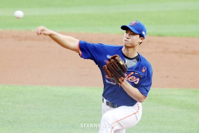 1이닝만 소화한 엄상백. /사진=강영조 선임기자