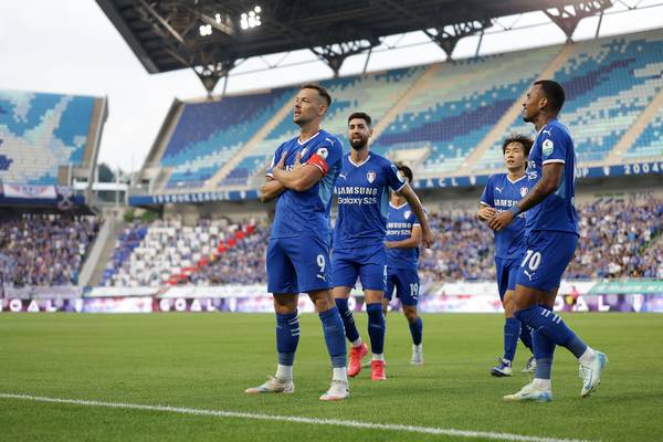 K리그2 수원삼성 일류첸코가 득점 후 세리머니를 하고 있다. /한국프로축구연맹 제공