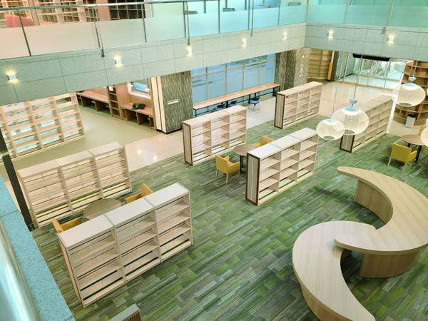 다나가 제조하는 원목 가구들.