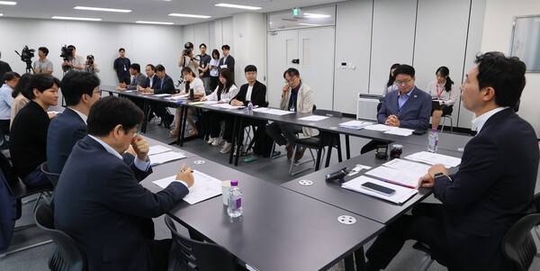 국정기획위원회는 지난달 17일 전세사기 피해자 간담회를 열고 있다. /국정기획위원회