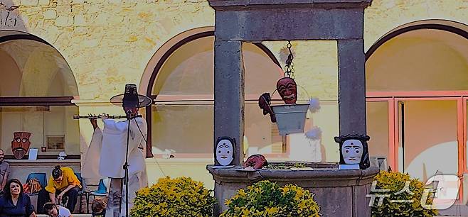 이탈리아 보네프로에서 한국의 탈과 공연을 선보였다.(안동시 제공. 재판매 및 DB 금지)2025.8.10/뉴스1