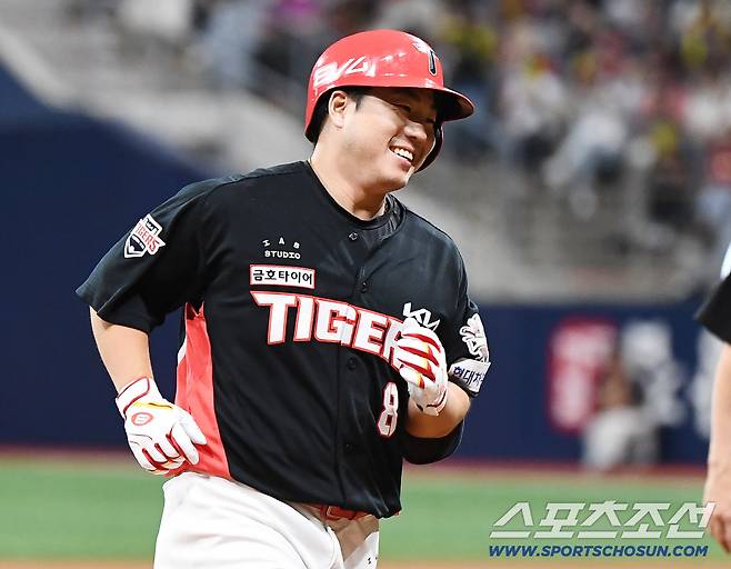 24일 서울 고척스카이돔에서 열린 KIA-키움전. 6회초 1사 이창진이 솔로포를 친 후 환호하고 있다. 고척=정재근 기자 cjg@sportschosun.com/2025.6.24/