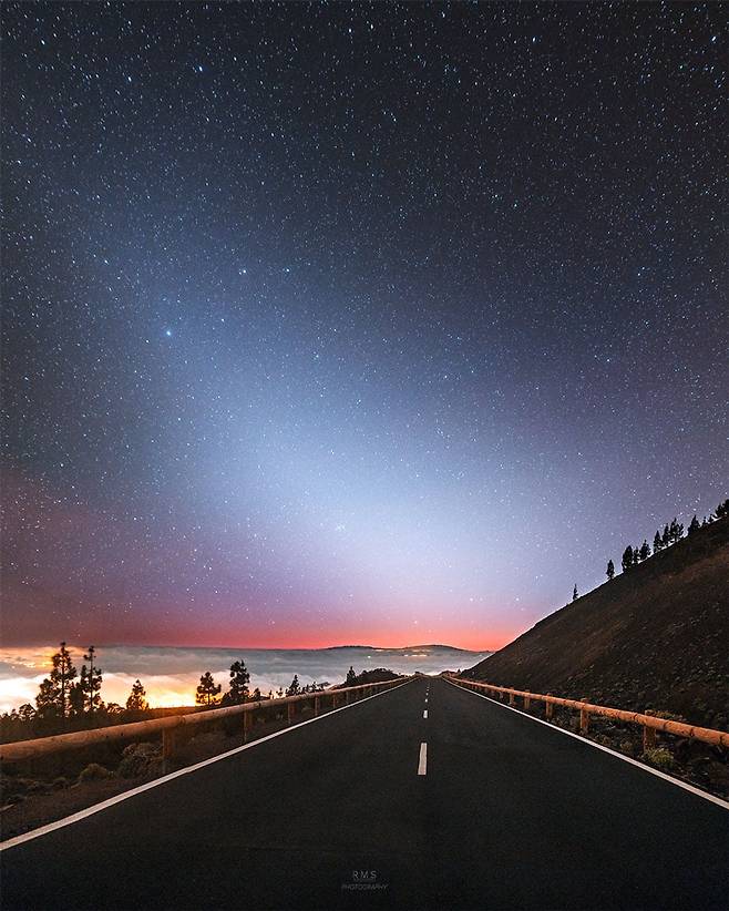 황도광(zodiacal light)./Ruslan Merzlyakov