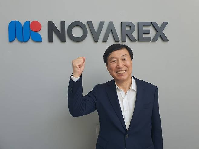 권석형 노바렉스 회장이 파이팅을 외치고 있다. 청주=윤현주 기자