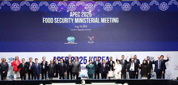 ‘APEC 식량안보 장관회의’ 참석자들이 기념 촬영을 하고 있다. 농식품부 제공
