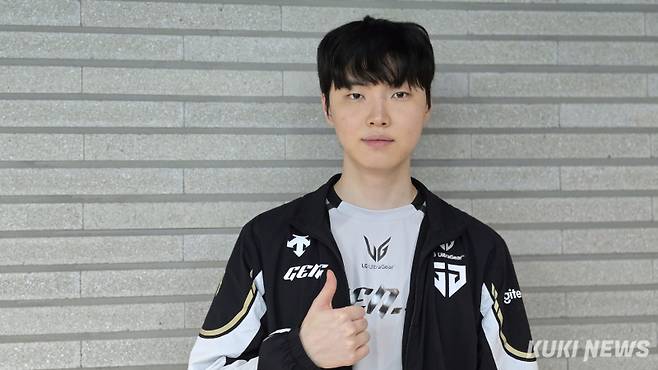 ‘쵸비’ 정지훈이 10일 오후 3시 서울 종로구 롤파크 LCK 아레나에서 열린 ‘2025 LCK’ 정규시즌 레전드 그룹 4라운드 KT 롤스터와 경기가 끝난 뒤 쿠키뉴스와 인터뷰하고 있다. 김영건 기자