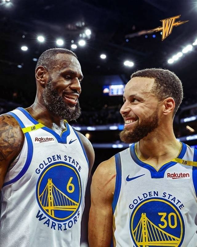 ‘ESPN’의 스티븐 A. 스미스는 최근 제임스가 클리블랜드 캐벌리어스에서 커리어를 마무리해야 한다고 주장했다. 그러나 익명을 요구한 NBA 관계자는 새로운 구단이 제임스를 위해 놀라운 움직임을 보일 것이라고 확신했다. 그 구단은 바로 골든스테이트 워리어스다. 사진=더 워리어스 토크 SNS