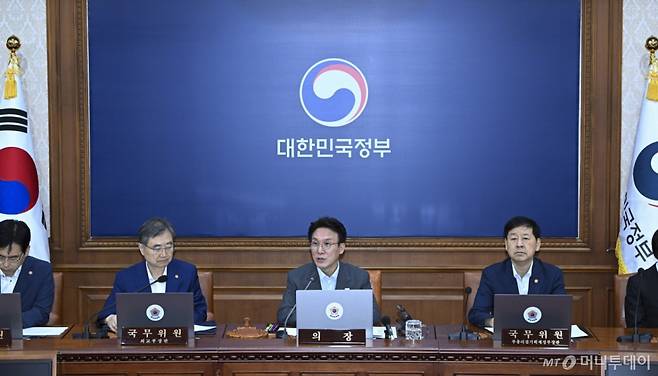 [서울=뉴시스] 김명원 기자 = 김민석 국무총리가 5일 오전 서울 종로구 정부서울청사에서 열린 국무회의에 참석해 발언하고 있다. (공동취재) 2025.08.05. photo@newsis.com /사진=