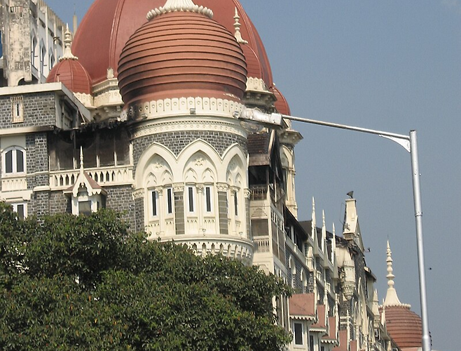 뭄바이 테러 당시 불탄 타지호텔. [위키피디아]