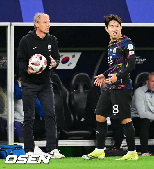 [OSEN=알라이얀(카타르), 지형준 기자] 축구대표팀 클린스만 감독, 이강인. 2024.02.07 / jpnews.osen.co.kr