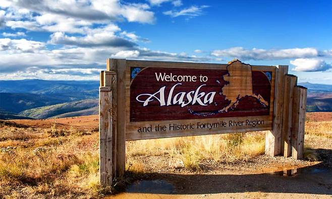 미국이 1867년 제정 러시아에서 구입한 알래스카는 오늘날 미국 50개주 가운데 면적이 가장 넓은 주에 해당한다. 풍부한 광물 자원과 독특한 지리적 위치로 높은 경제적·군사적 가치를 지닌다. 사진=SNS 캡처