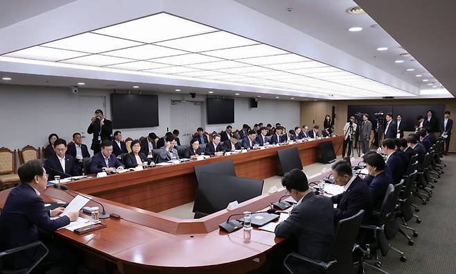 이재명 대통령이 7월30일 서울 용산 대통령실 청사에서 비상경제점검 태스크포스(TF) 3차 회의를 주재하고 있다. ⓒ연합뉴스