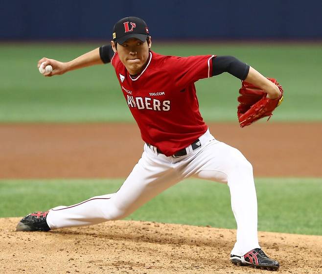 ▲ 윤태현이 올해를 좋은 흐름에서 마칠 수 있다면 내년에는 선발 경쟁에 본격적으로 뛰어들 수 있다 ⓒSSG랜더스