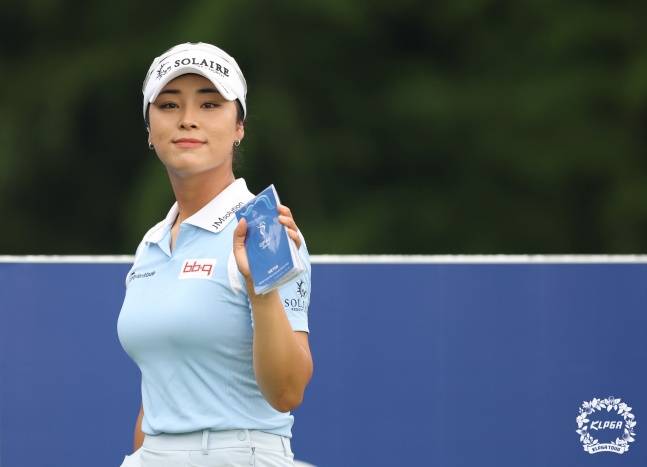 윤이나가 9일 제주 서귀포시에 위치한 사이프러스 골프 앤 리조트에서 열린 KLPGA 제주 삼다수 마스터스 대회 3라운드에 출전했다. /사진=KLPGA 제공
