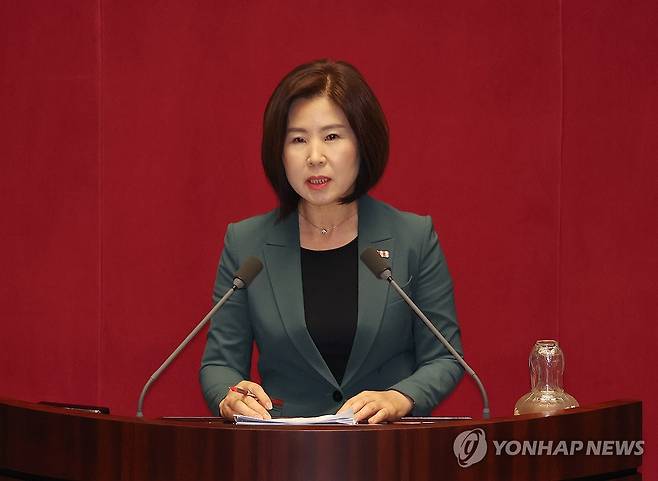 대정부질문 하는 김미애 의원 (서울=연합뉴스) 김주형 기자 = 국민의힘 김미애 의원이 12일 오후 국회 본회의장에서 열린 교육·사회·문화 분야 대정부질문을 하고 있다. 2024.9.12 kjhpress@yna.co.kr