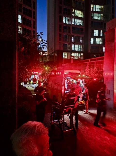 묻지마 폭행 피해자 이송되는 모습