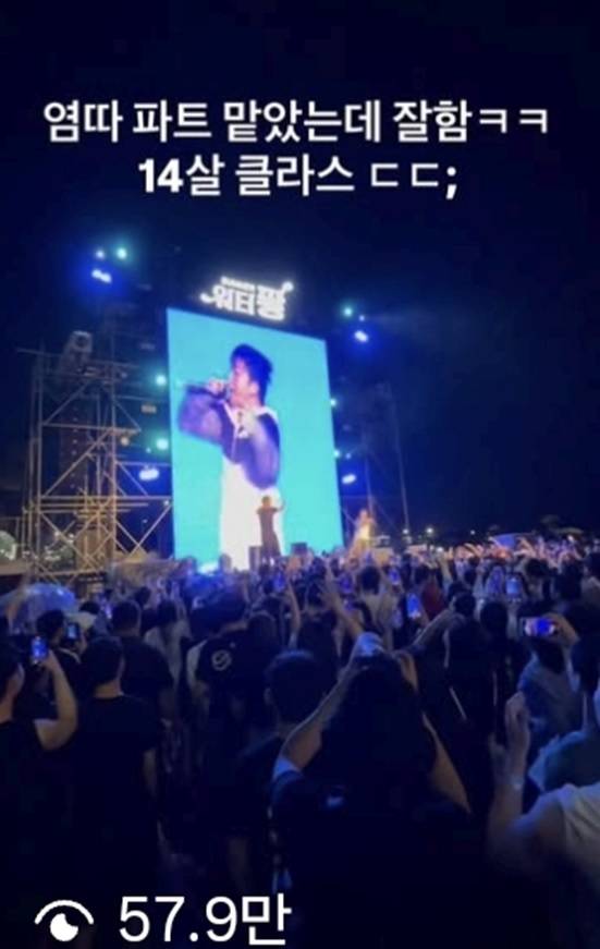 지난 8~9일 경북매일신문이 마련한 ‘2025 SUMMER 워터 퐝 FESTIVAL’에서 인기 래퍼 래원의 무대에 올라 화려한 랩 실력을 뽐낸 포항 장흥중학교 1학년 곽세현(13)군의 동영상이 11일 오후 기준 57만회를 훌쩍 뛰어넘는 등 곽군에 대한 관심이 뜨겁다. / 워터 퐝 FESTIVAL 인스타그램 캡쳐