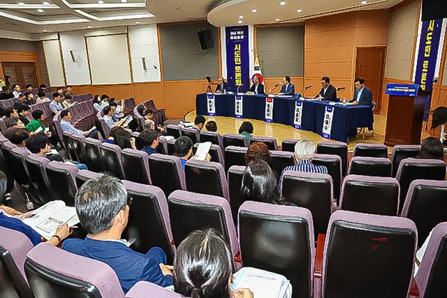 지난달 2일 경남 양산문화예술회관에서 ‘경남·부산 행정통합 시도민 토론회’가 열렸다. 경남 양산시 제공