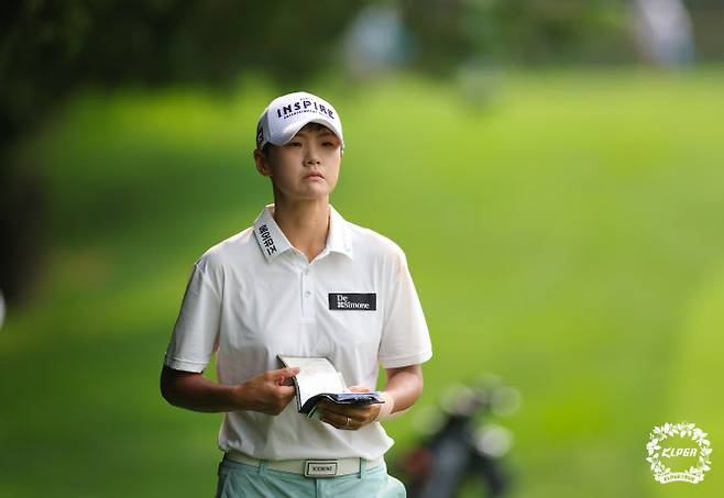 박성현이 7일 제주 서귀포시 사이프러스 골프 앤 리조트에서 열린 KLPGA 투어 제주삼다수 마스터스 1라운드 15번홀 코스 공략 고심하고 있다. (사진=KLPGA)