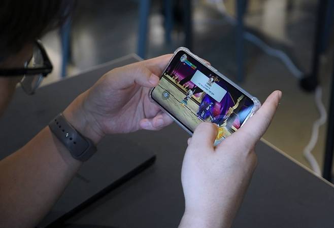 7일 경기도 성남시에서 열린 카카오게임즈 신작 '가디스오더' 시연회에서 참가자가 게임을 체험하고 있다.(카카오게임즈 제공. 재판매 및 DB금지)2025.8.11/뉴스1