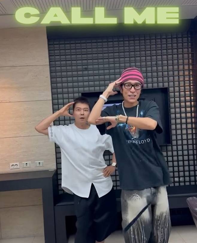 전현무(왼쪽), 코요태 빽가. 사진 | ‘콜미’ 챌린지 영상 캡처