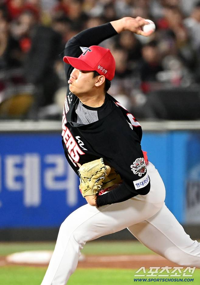 6일 부산 사직야구장에서 KIA와 롯데의 경기가 열렸다. 3회말 KIA 김시훈이 역투하고 있다. 부산=허상욱 기자wook@sportschosun.com/2025.08.06/