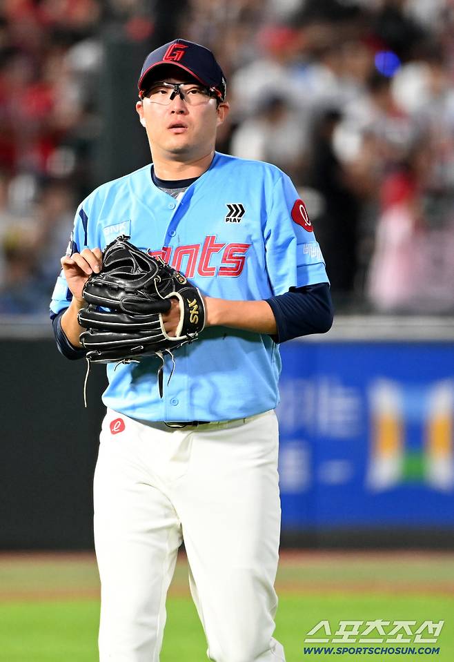 10일 부산 사직야구장에서 열린 SSG와 롯데의 경기, 6회초 박세웅이 마운드를 내려가고 있다. 부산=허상욱 기자wook@sportschosun.com/2025.08.10/