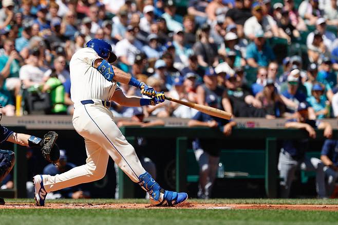 칼 롤리가 1회말 우월 투런홈런을 날리고 있다. AFP연합뉴스