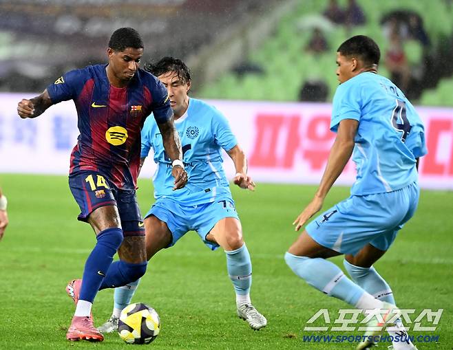 4일 대구스타디움에서 열린 FC바르셀로나와 대구FC의 경기, 래시포드가 돌파를 시도하고 있다. 대구=허상욱 기자wook@sportschosun.com/2025.08.04/