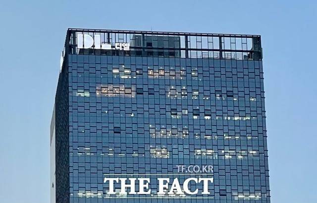 11일 DL이앤씨는 전 거래일 대비 두 자릿수대 급락한 4만원대 초반에 거래되고 있다. 장중 최저가는 4만1150원이다. /더팩트 DB