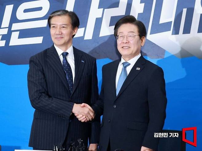지난해 8월 당시 이재명 더불어민주당 대표가 조국 조국혁신당 대표를 예방했을 때의 모습. 김현민 기자