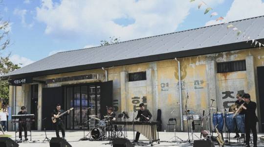 국내 유일의 퓨전 퍼커션 밴드 '폴리 엣지 클래식' 지난 공연 모습. SNS계정 갈무리