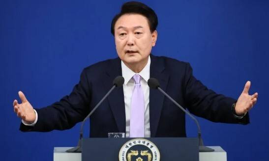 윤석열 전 대통령이 지난해 11월 서울 용산 대통령실 청사 브리핑룸에서 열린 대국민 담화 및 기자회견에서 취재진의 질문에 답하고 있다. 대통령실사진기자단